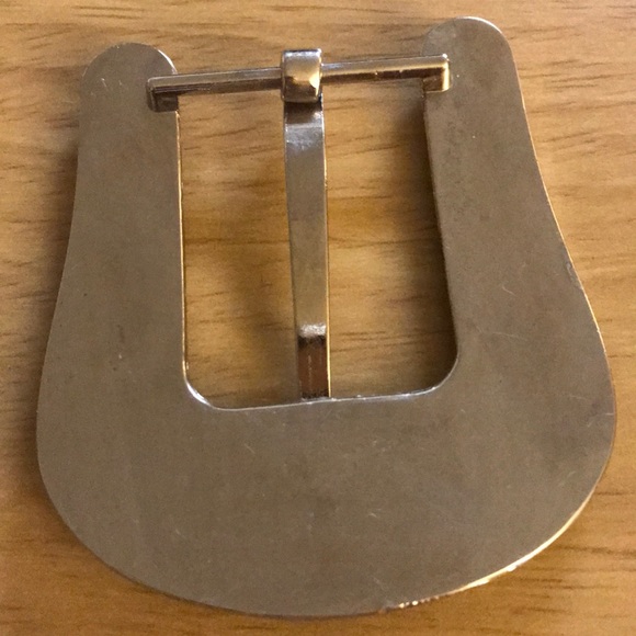 Silvertone flowered belt buckle - Picture 4 of 5